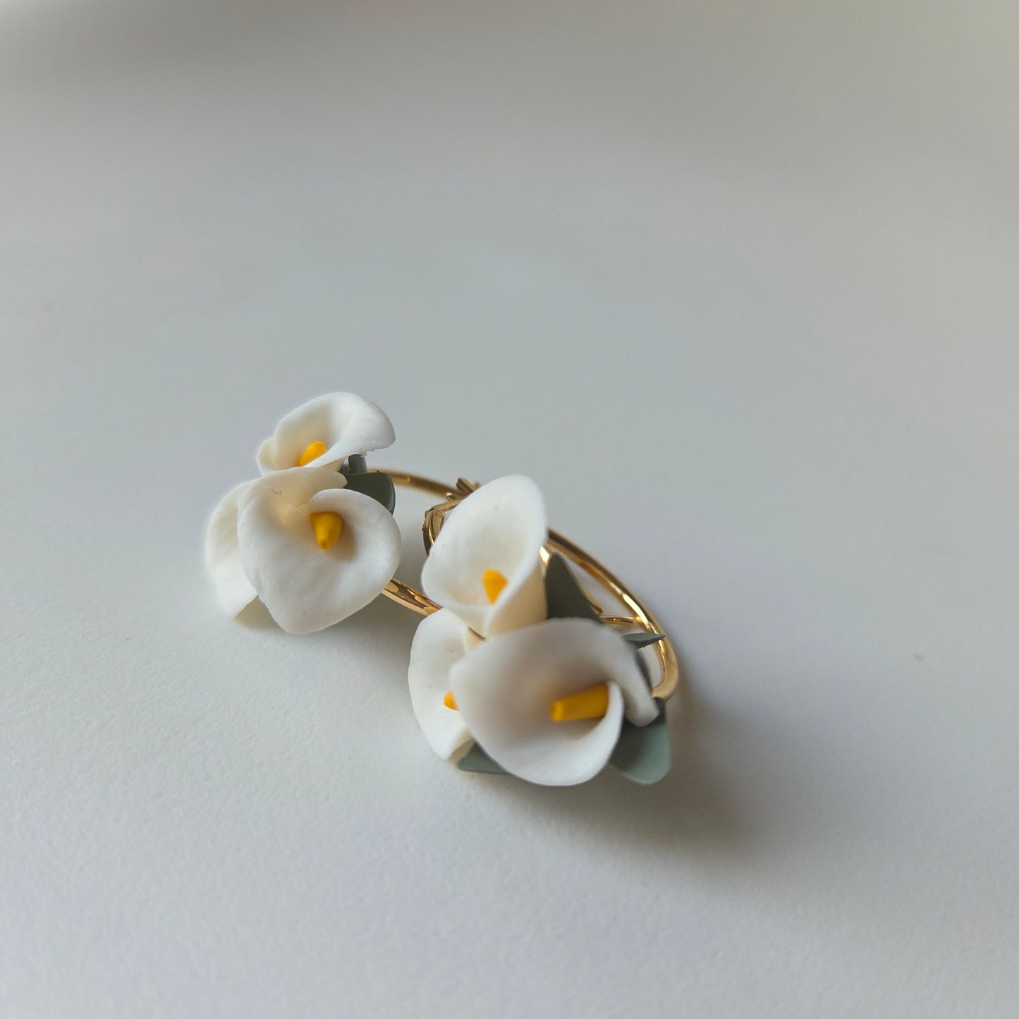 Calla Lilies Trio On Hoop