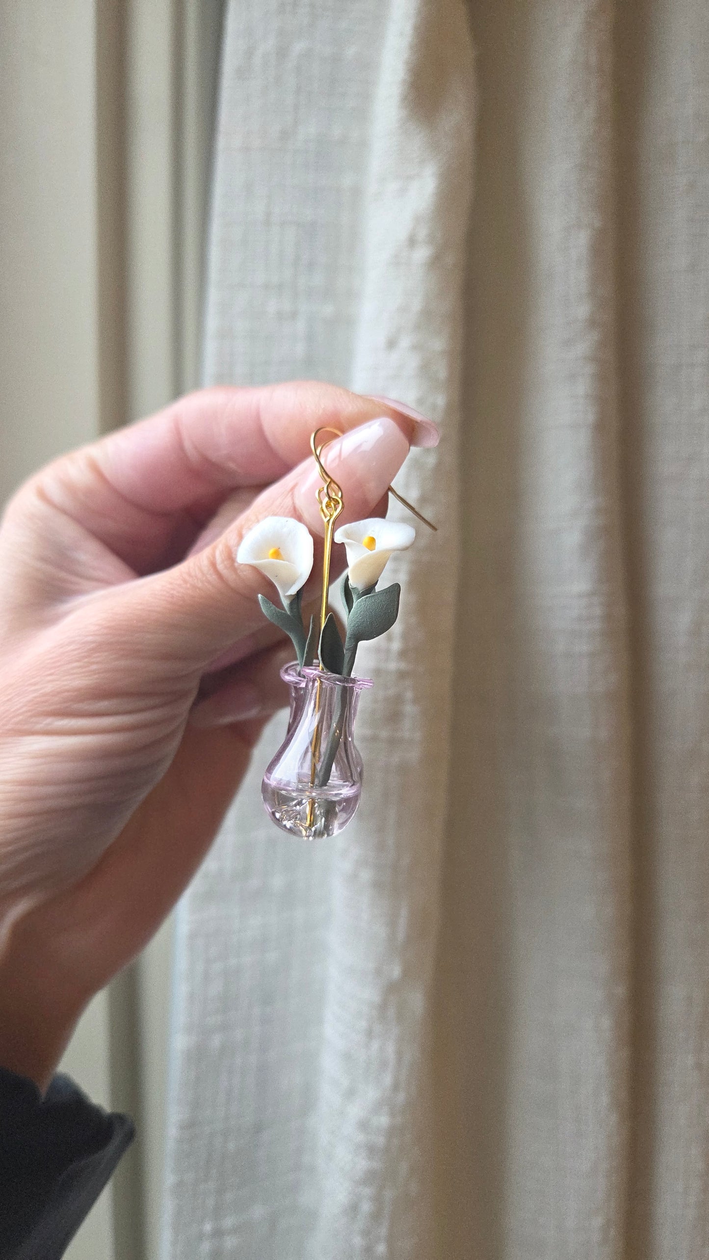 Calla Lilies in Pink Vase