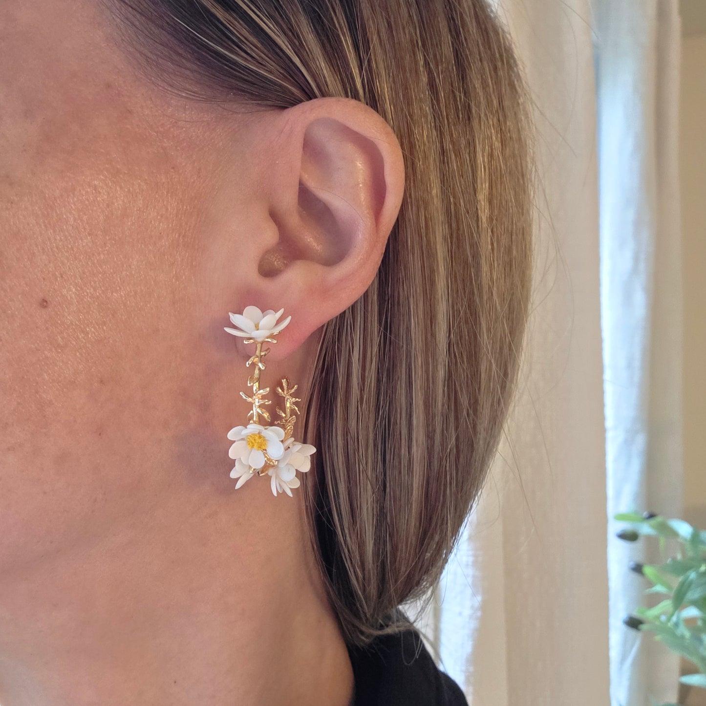 Daisy hoop earrings