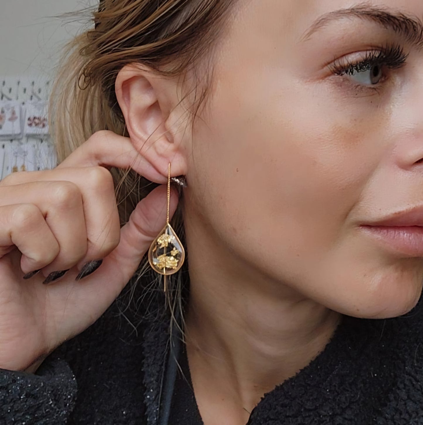 Gold flake teardrop thread earrings