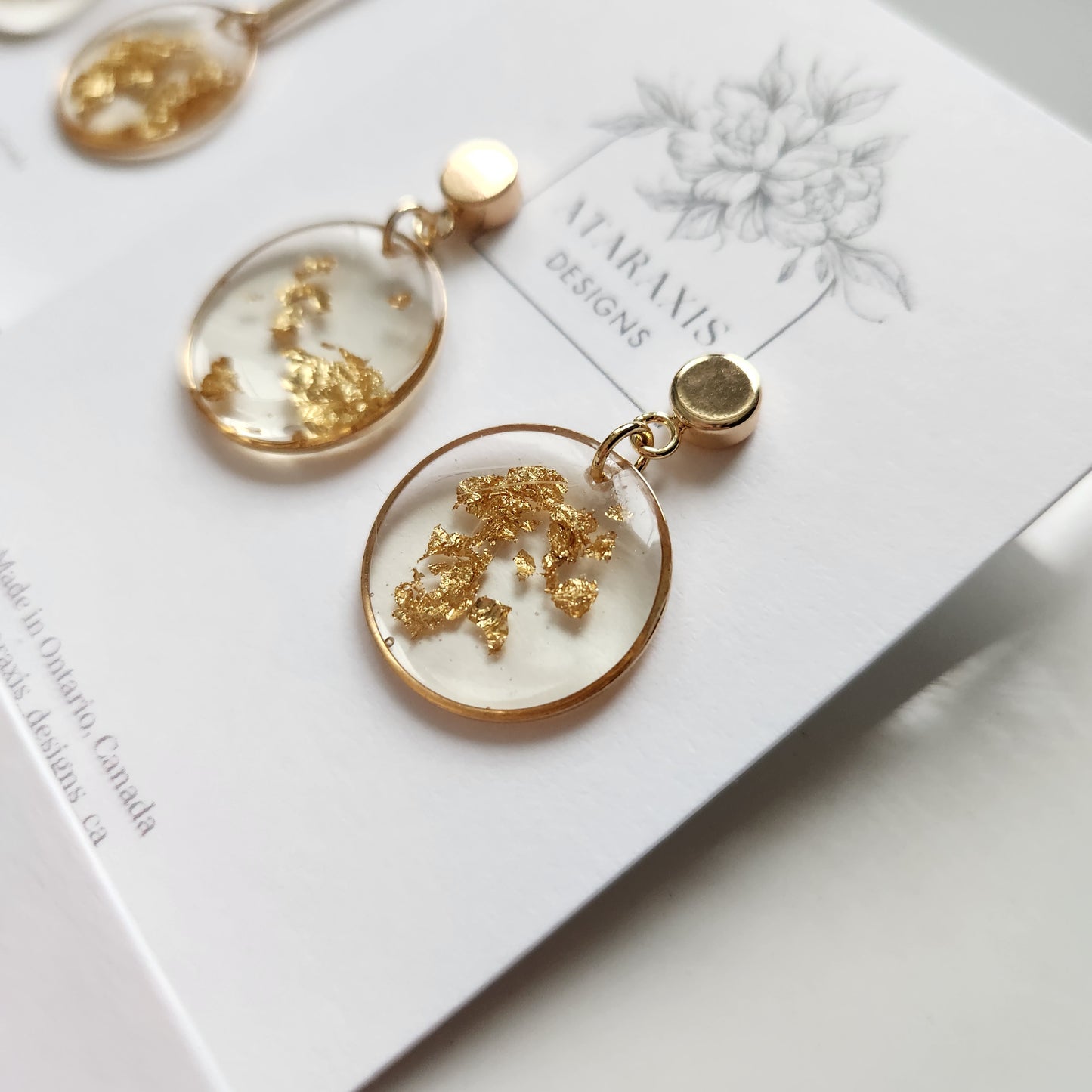 Gold flake round earrings